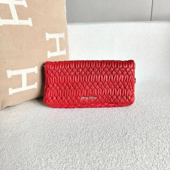 Miu Miu Women Pre-Loved Bag Very Good Condition - Picture 3 of 9